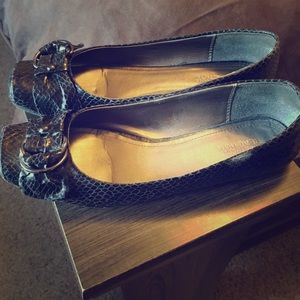 Kenneth Cole black flats